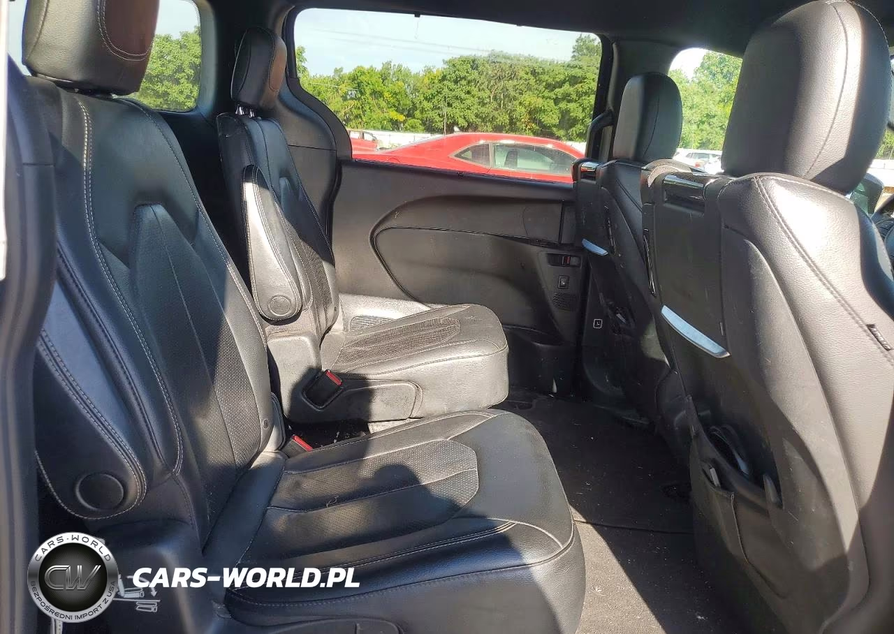 2020 Chrysler Pacifica Touring L Plus VIN:2C4RC1EGXLR132834 - 11