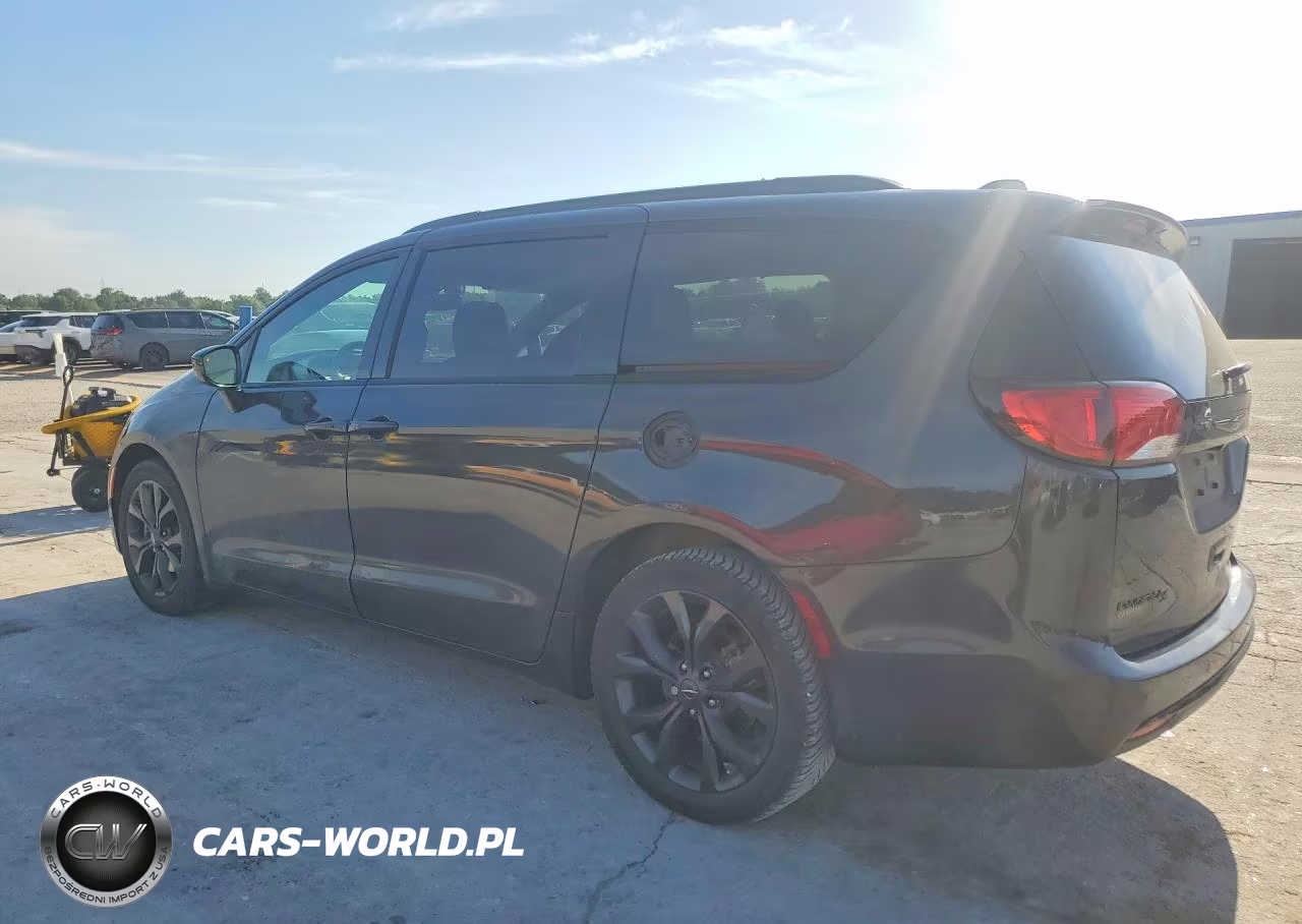 2020 Chrysler Pacifica Touring L Plus VIN:2C4RC1EGXLR132834 - 2