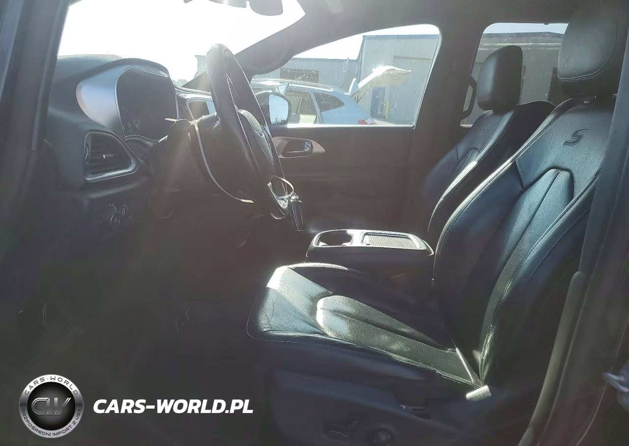 2020 Chrysler Pacifica Touring L Plus VIN:2C4RC1EGXLR132834 - 7