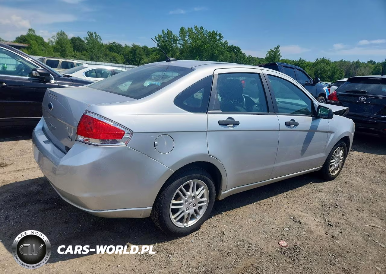 2010 Ford Focus Se VIN:1FAHP3FN4AW250266 - 3
