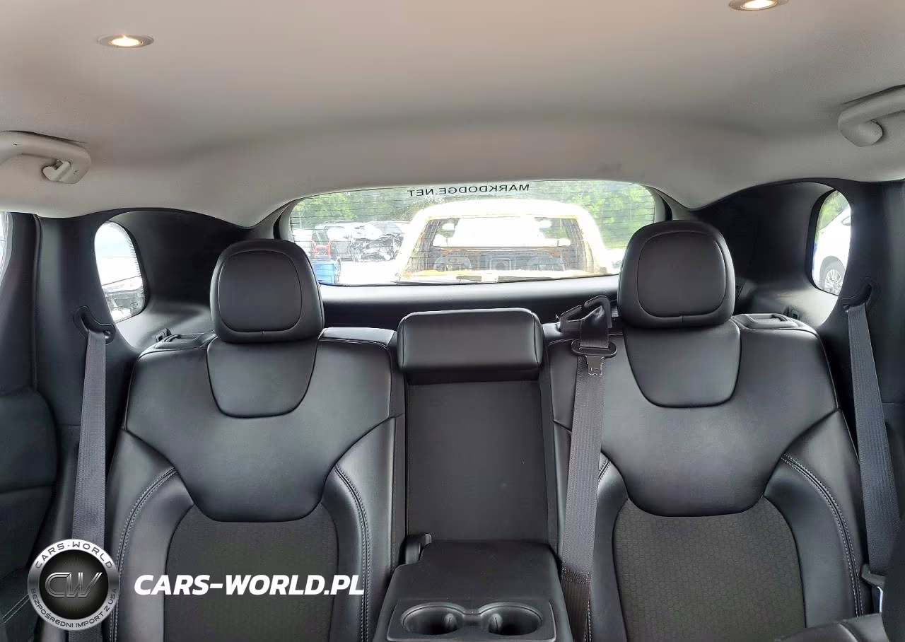 2019 Jeep Cherokee Latitude Plus VIN:1C4PJLLBXKD249217 - 10