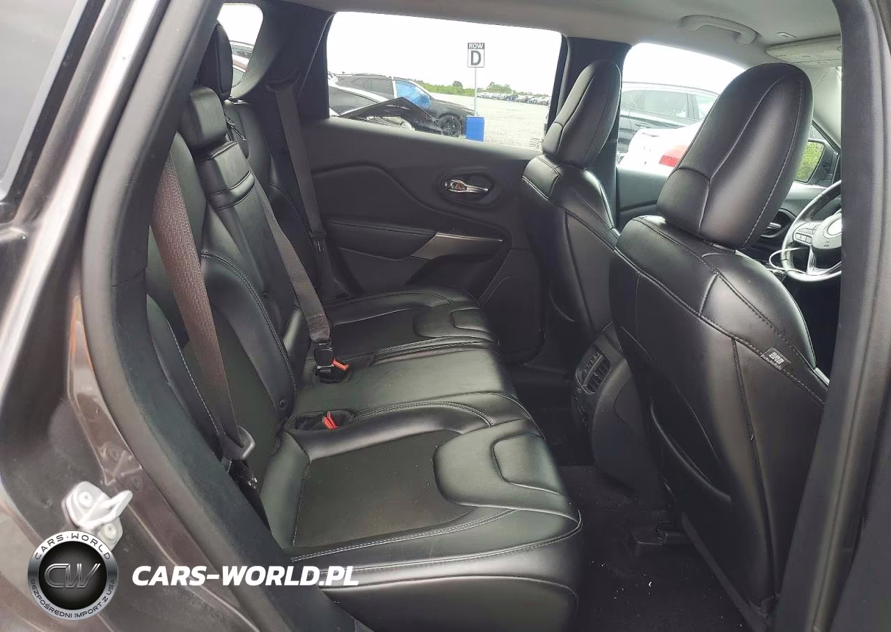 2019 Jeep Cherokee Latitude Plus VIN:1C4PJLLBXKD249217 - 11