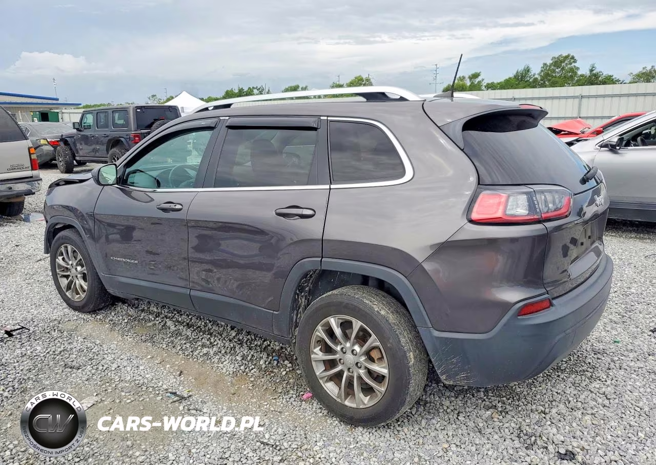 2019 Jeep Cherokee Latitude Plus VIN:1C4PJLLBXKD249217 - 2