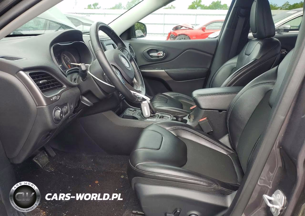 2019 Jeep Cherokee Latitude Plus VIN:1C4PJLLBXKD249217 - 7