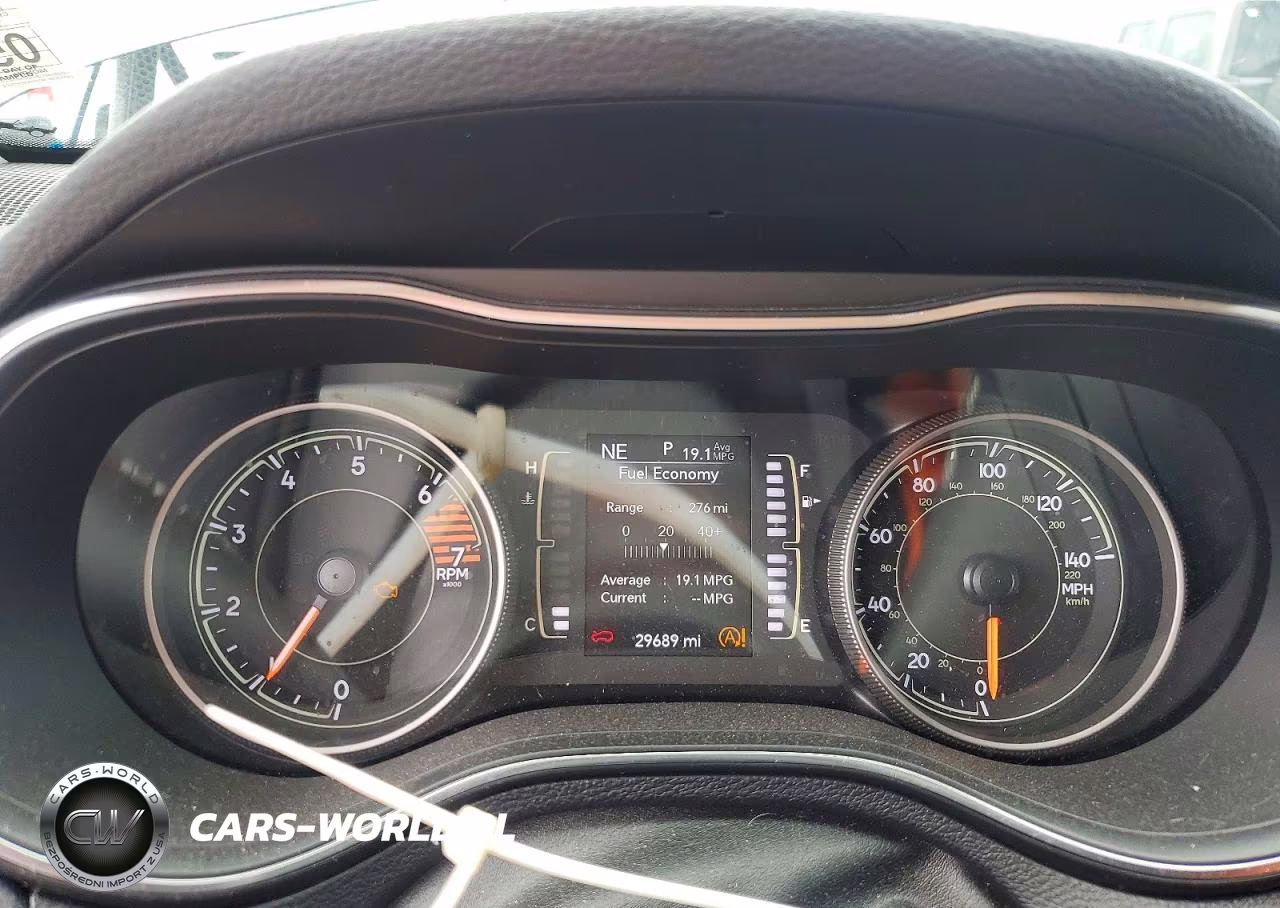 2019 Jeep Cherokee Latitude Plus VIN:1C4PJLLBXKD249217 - 9