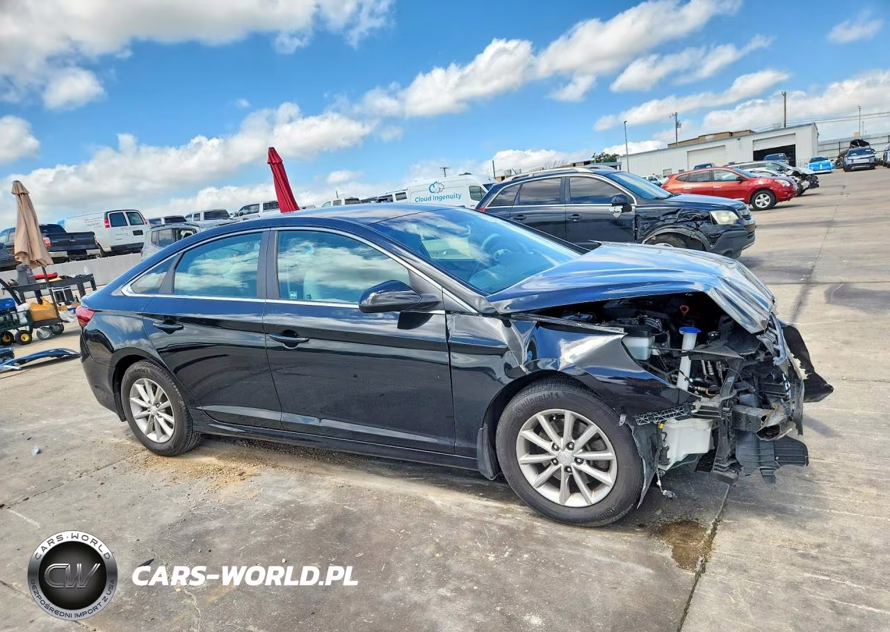 2019 Hyundai Sonata VIN:5NPE24AFXKH796160 - 4