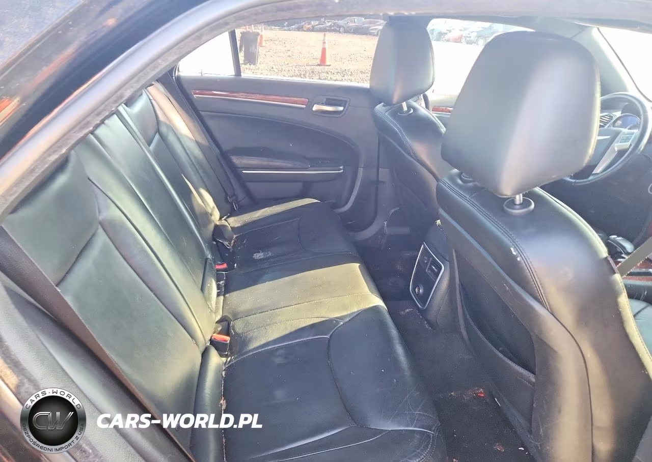 2014 Chrysler 300 VIN:2C3CCAAG8EH180969 - 10