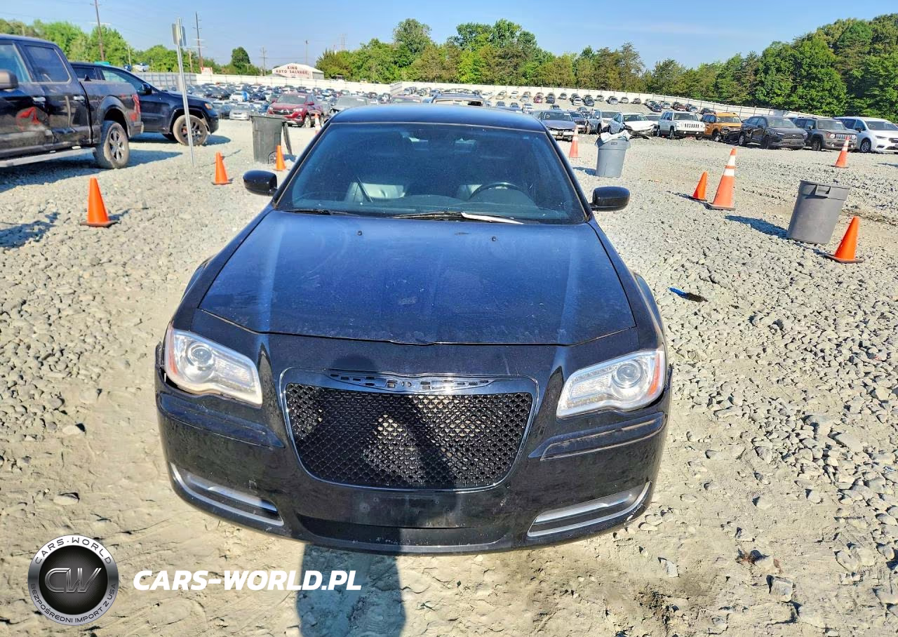 2014 Chrysler 300 VIN:2C3CCAAG8EH180969 - 5