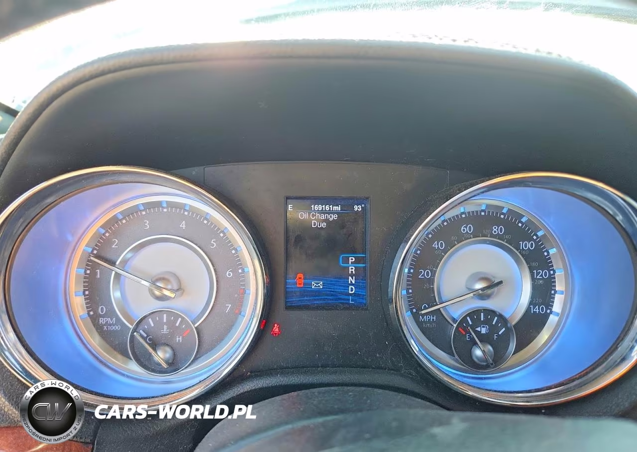 2014 Chrysler 300 VIN:2C3CCAAG8EH180969 - 9