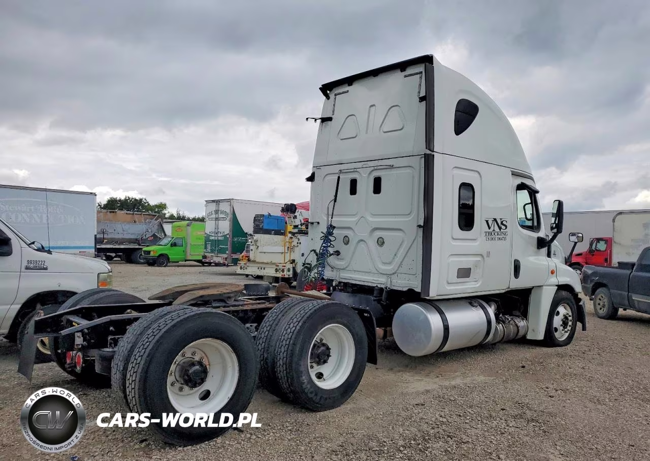 2016 Freightliner Cascadia 125 Semi Truck VIN:1FUJGLBGXGLHB5895 - 4