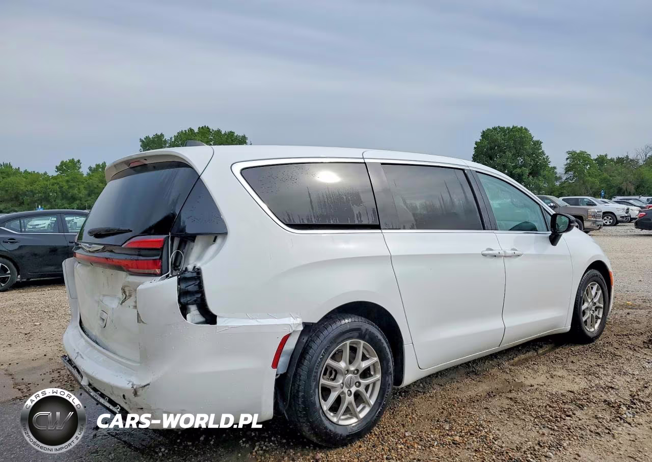 2024 Chrysler Pacifica Touring L VIN:2C4RC1BG9RR119666 - 3
