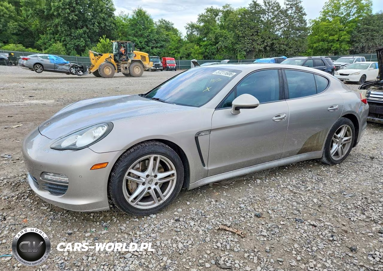 2011 Porsche Panamera 2