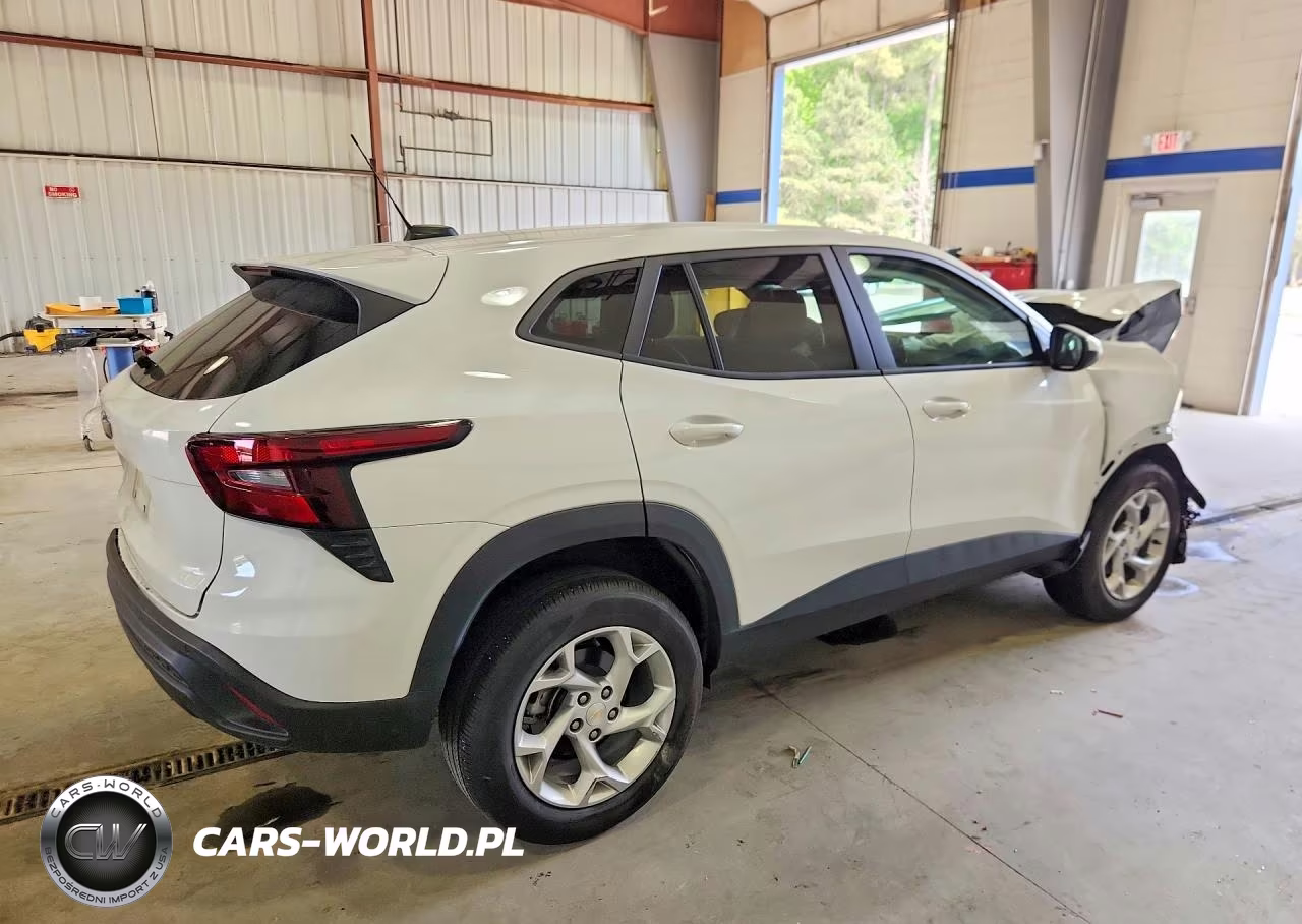 2025 Chevrolet Trax Ls VIN:KL77LFEP2SC300815 - 3