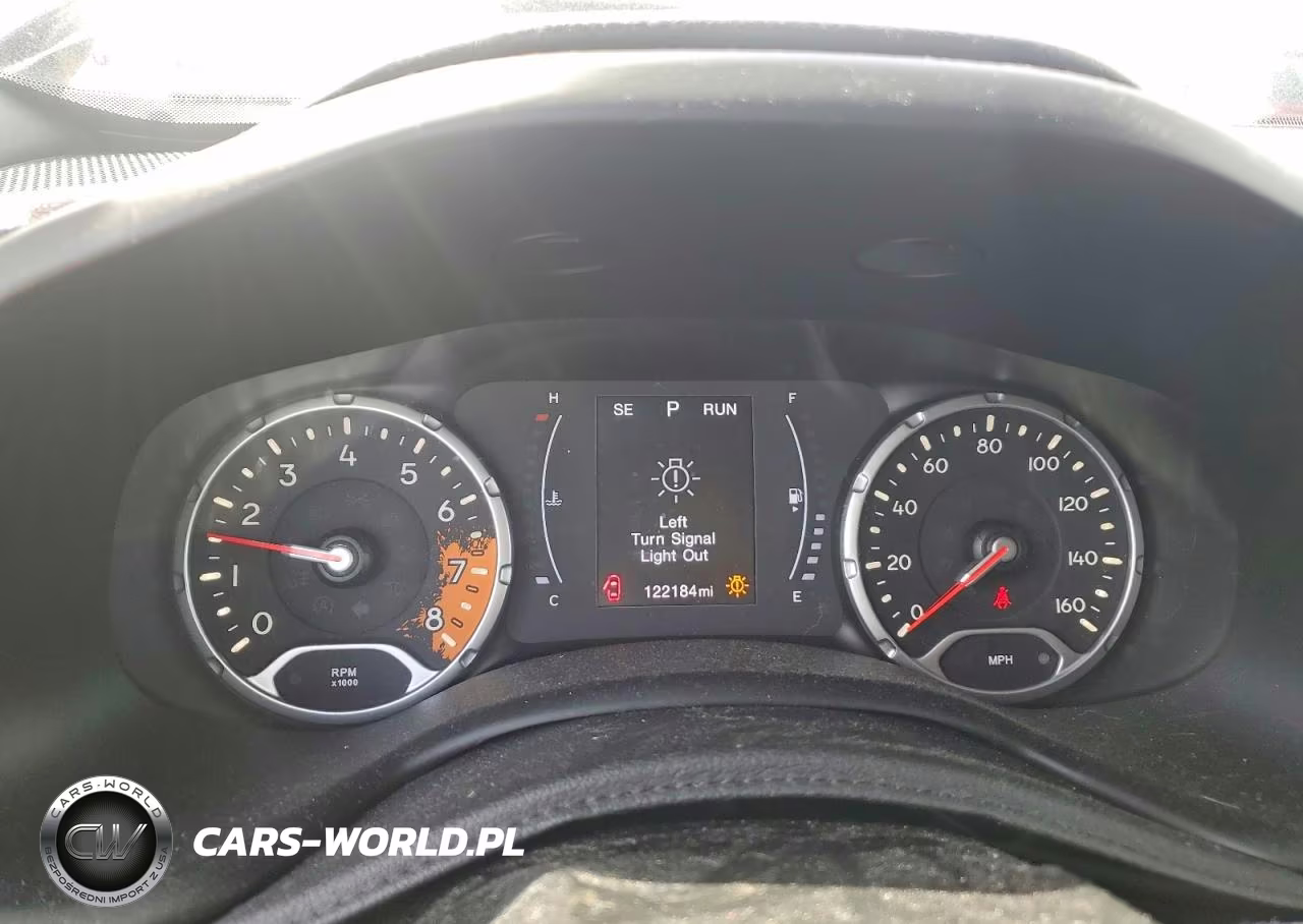 2018 Jeep Renegade Latitude VIN:ZACCJBBBXJPH73610 - 9