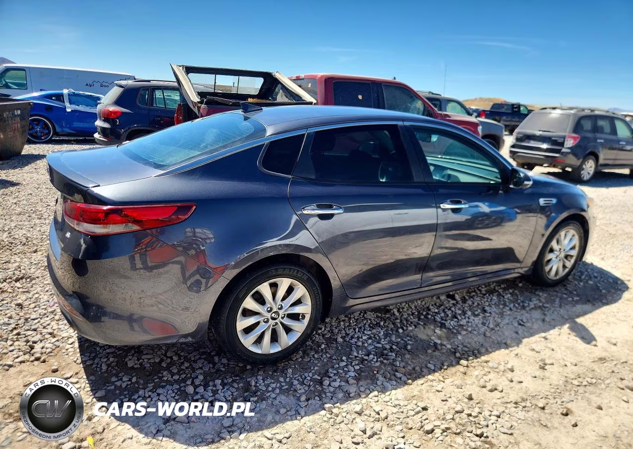 2018 Kia Optima S VIN:5XXGT4L37JG213014 - 3