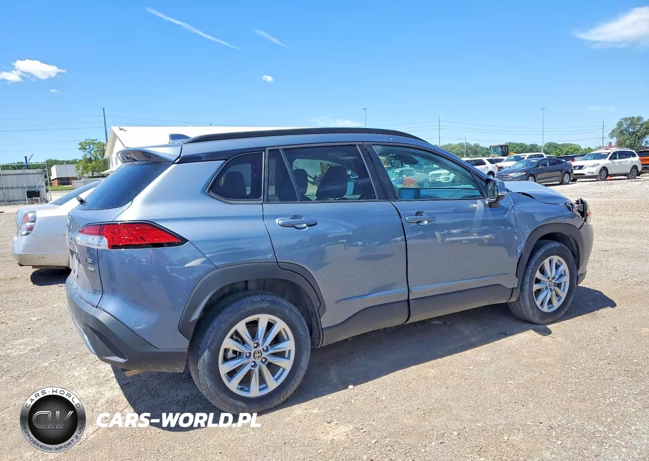 2022 Toyota Corolla Cross Le VIN:7MUBAABG3NV019495 - 3