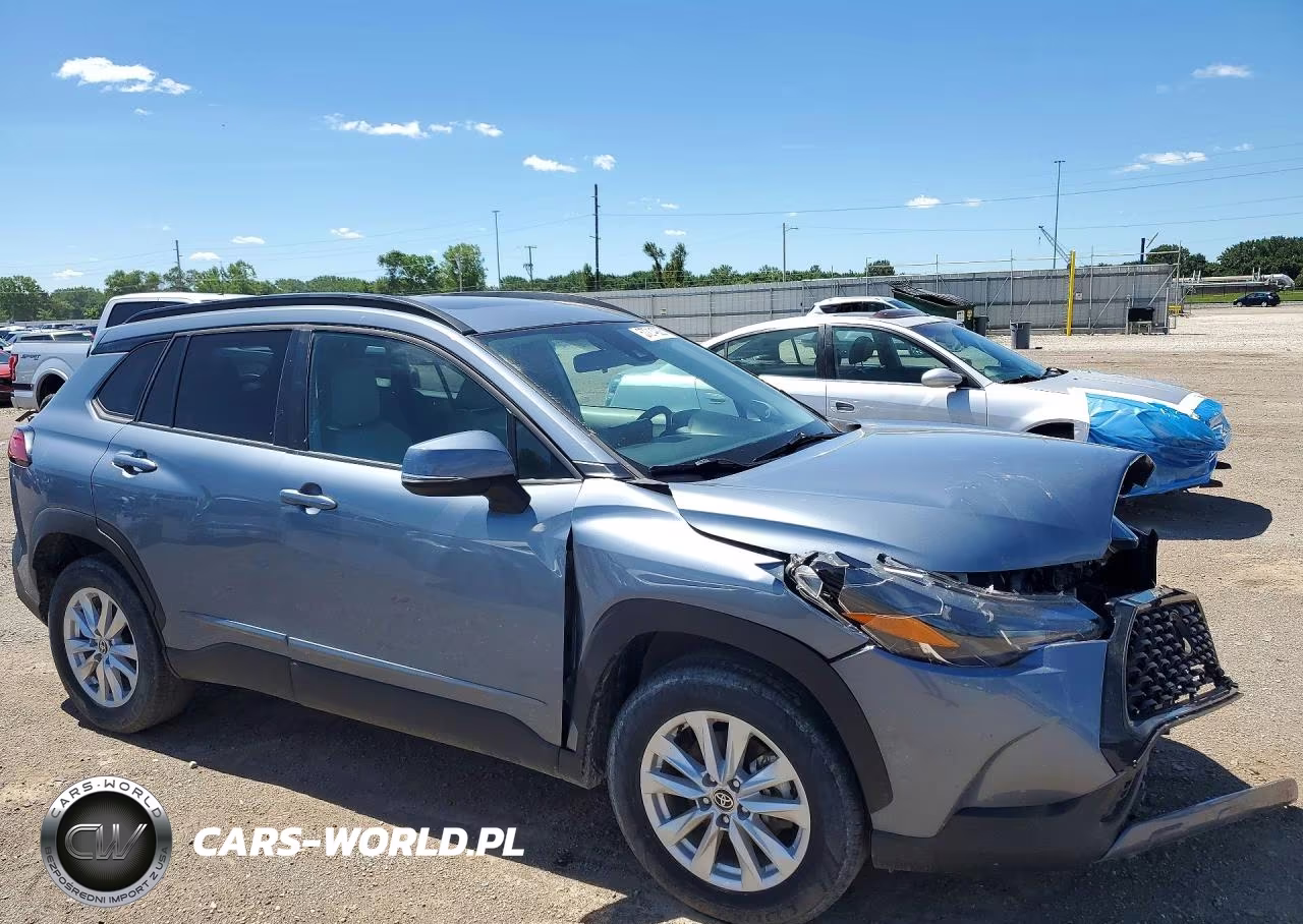 2022 Toyota Corolla Cross Le VIN:7MUBAABG3NV019495 - 4