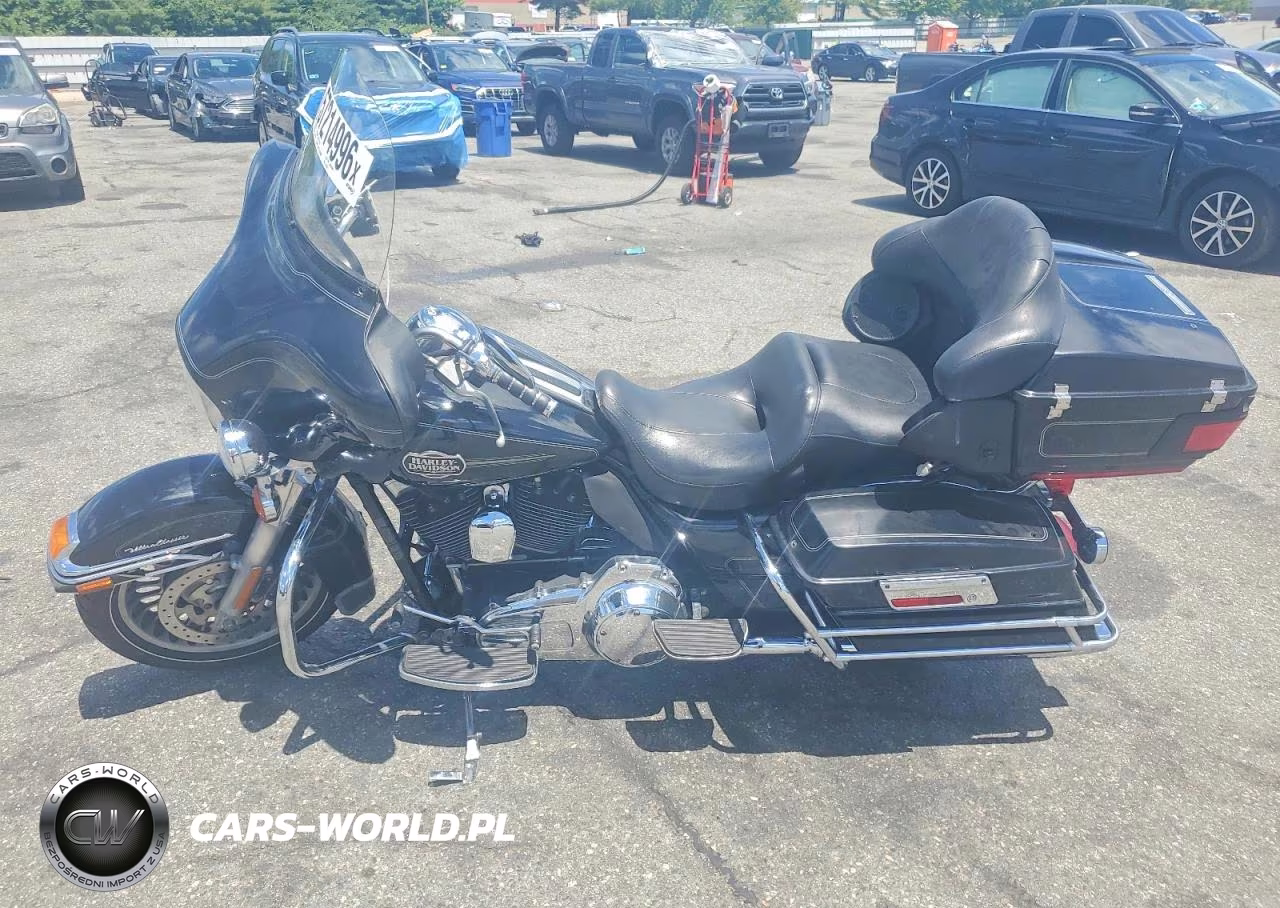 2010 Harley-Davidson Flhtcu VIN:1HD1FC417AB612143 - 3