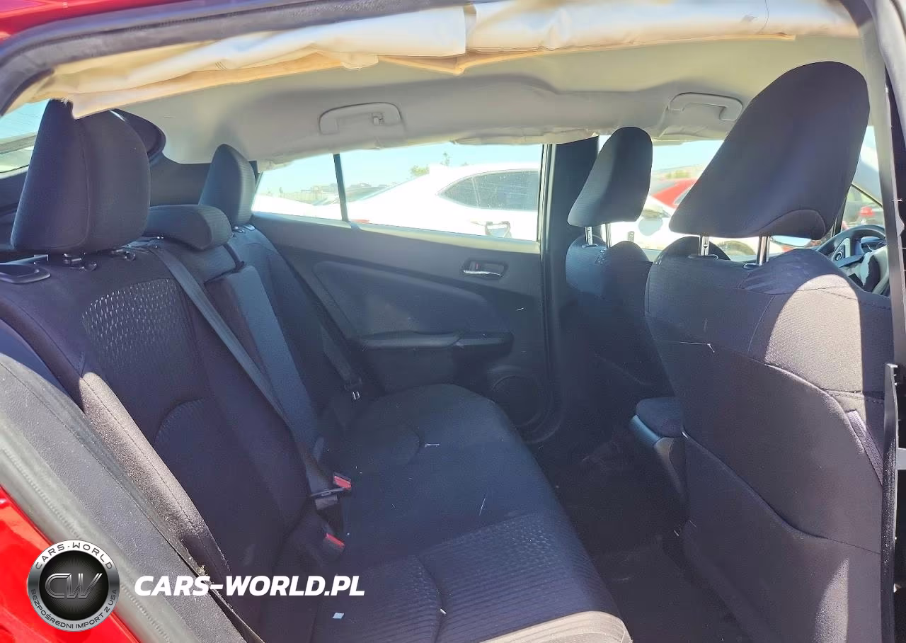 2018 Toyota Prius Three VIN:JTDKARFU5J3552033 - 10