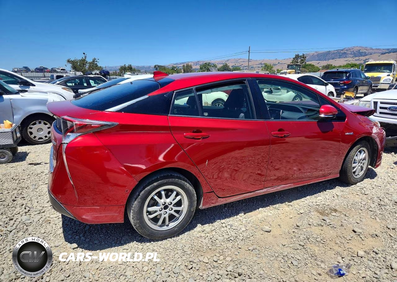 2018 Toyota Prius Three VIN:JTDKARFU5J3552033 - 3