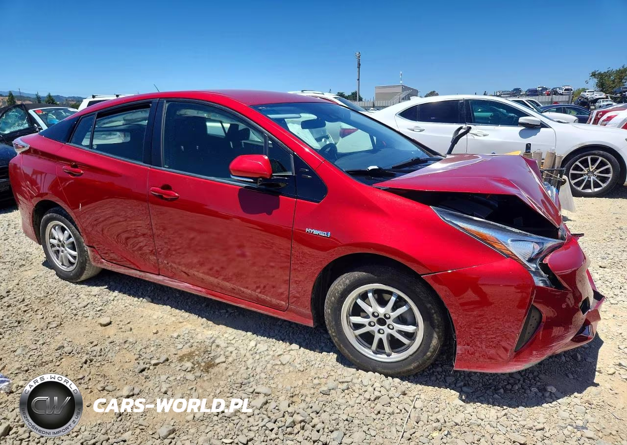 2018 Toyota Prius Three VIN:JTDKARFU5J3552033 - 4