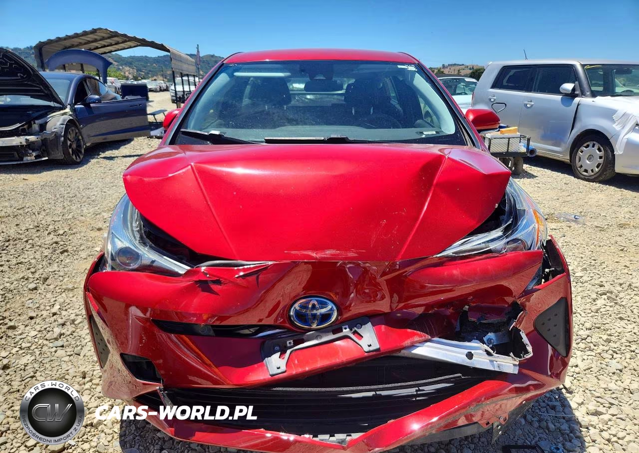 2018 Toyota Prius Three VIN:JTDKARFU5J3552033 - 5