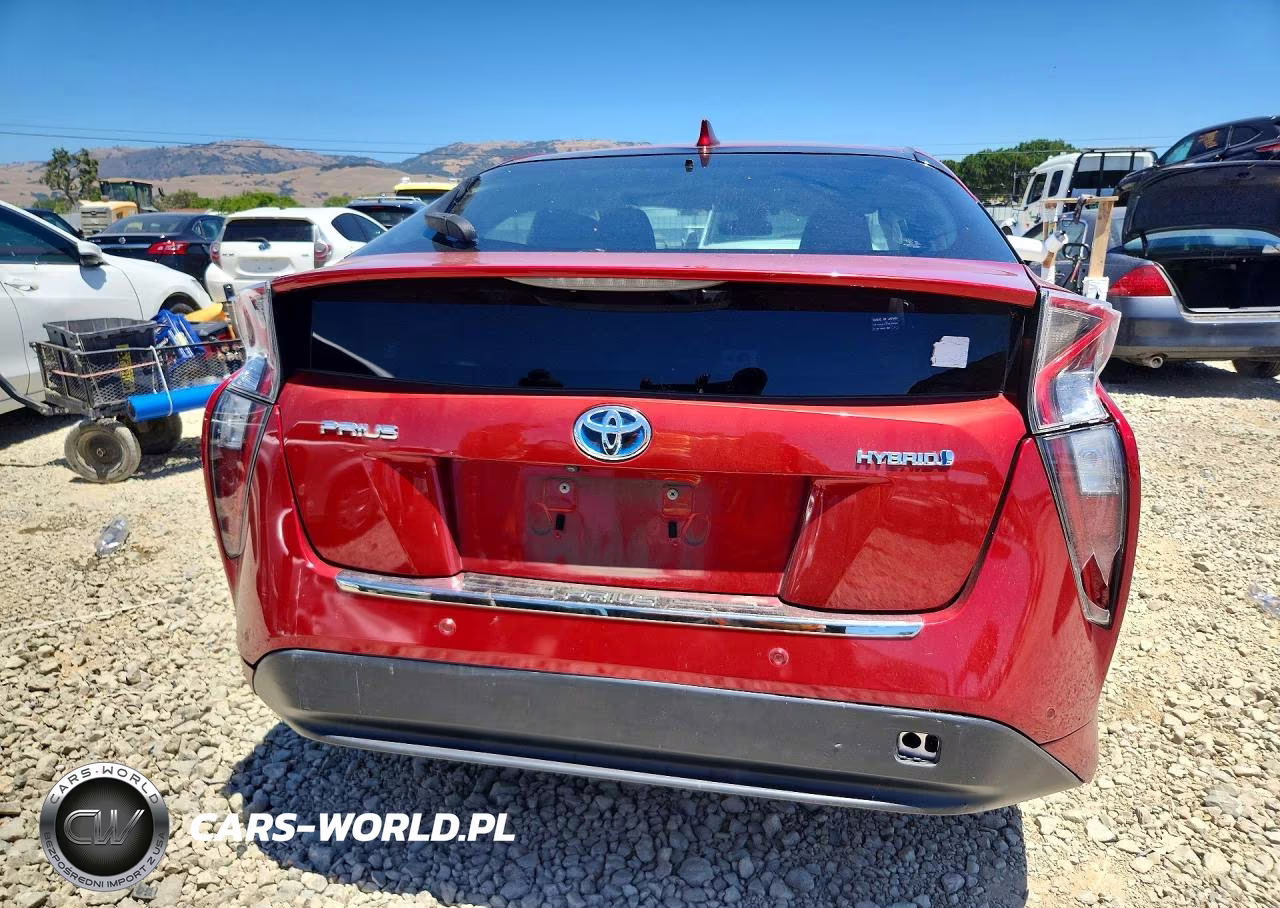 2018 Toyota Prius Three VIN:JTDKARFU5J3552033 - 6