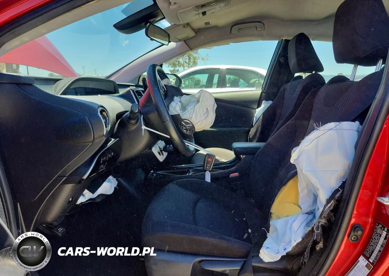 2018 Toyota Prius Three VIN:JTDKARFU5J3552033 - 7