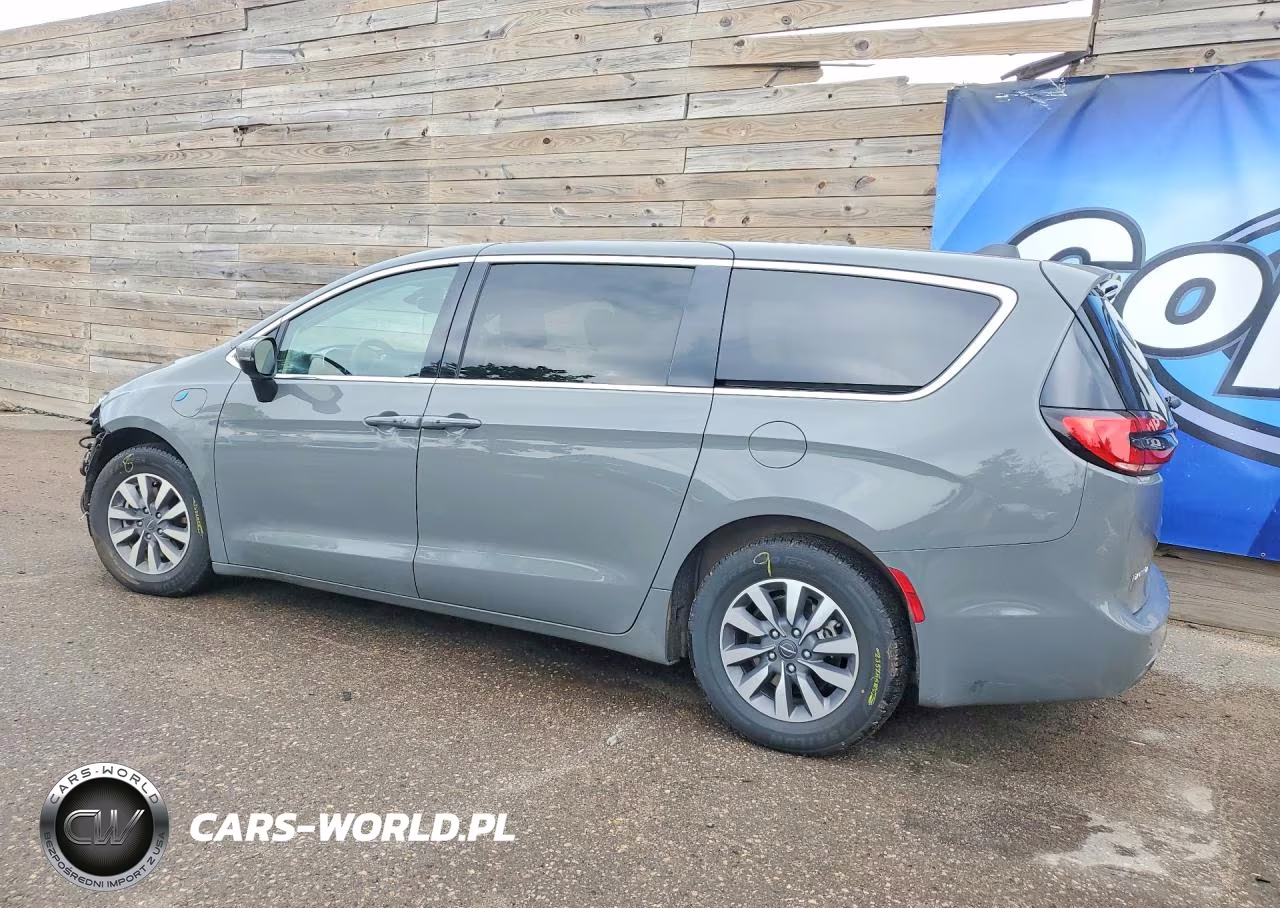 2023 Chrysler Pacifica Hybrid Touring L VIN:2C4RC1L75PR618055 - 2