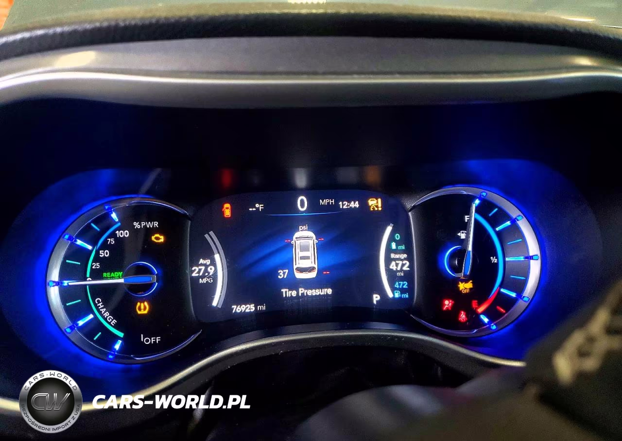 2023 Chrysler Pacifica Hybrid Touring L VIN:2C4RC1L75PR618055 - 9