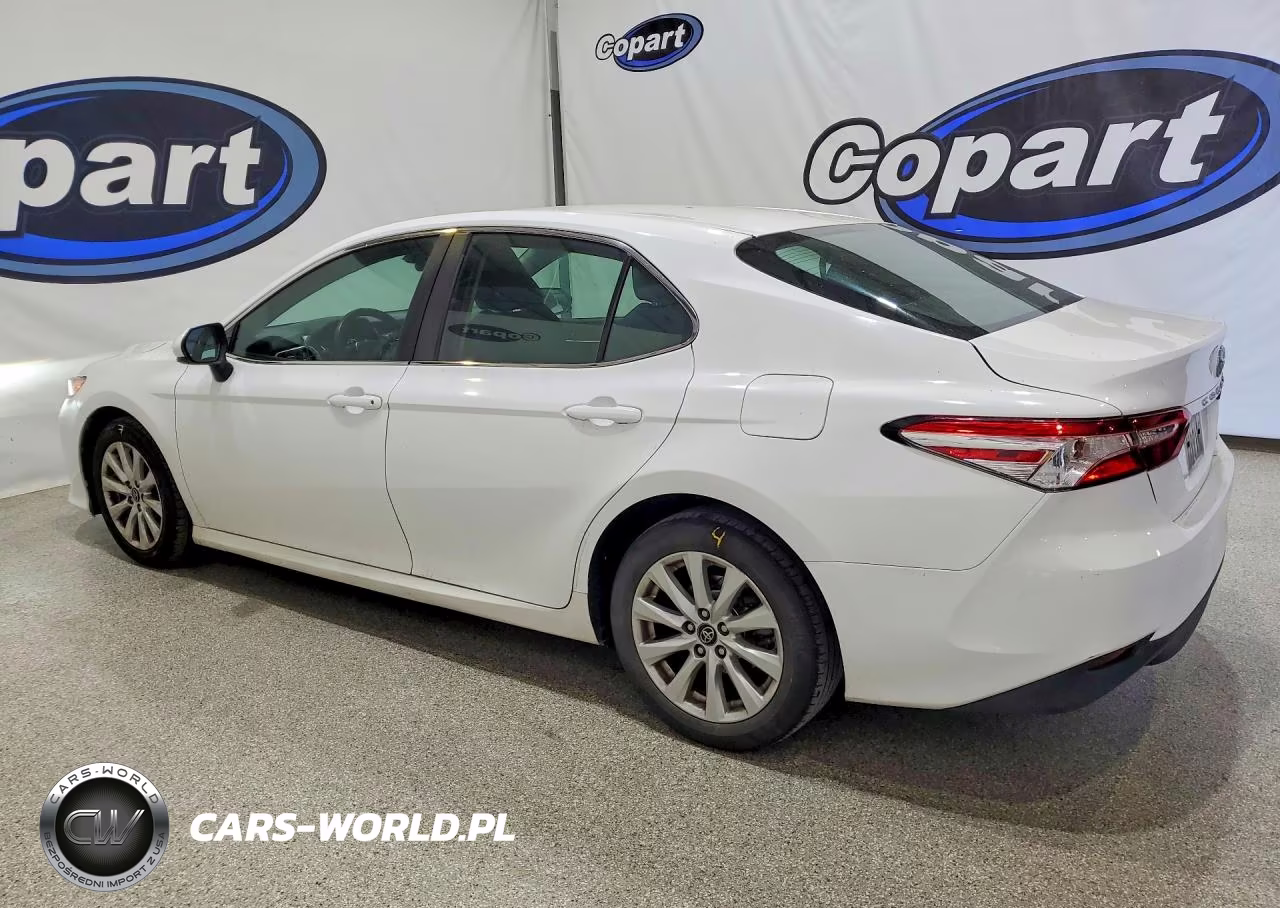 2018 Toyota Camry Le VIN:4T1B11HKXJU014107 - 2