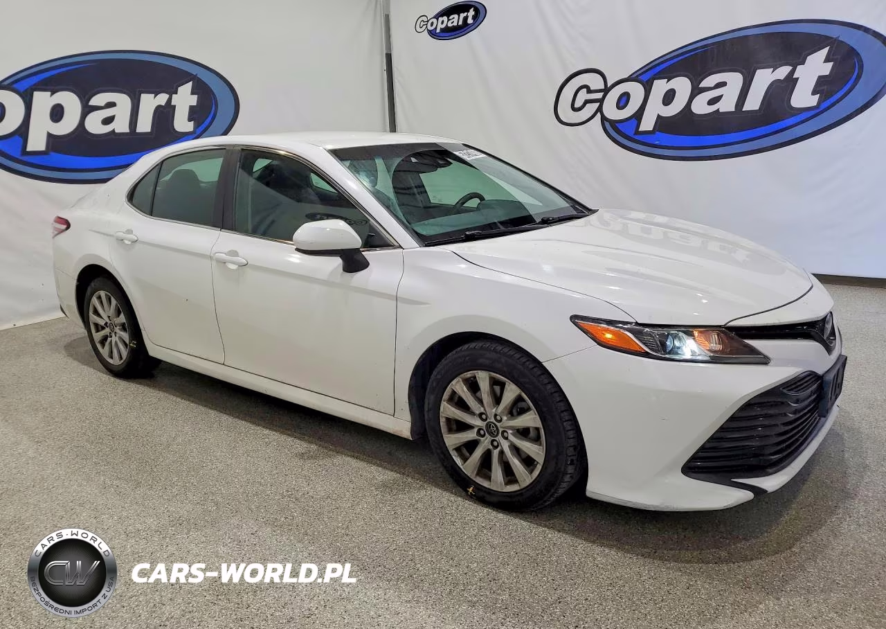 2018 Toyota Camry Le VIN:4T1B11HKXJU014107 - 4