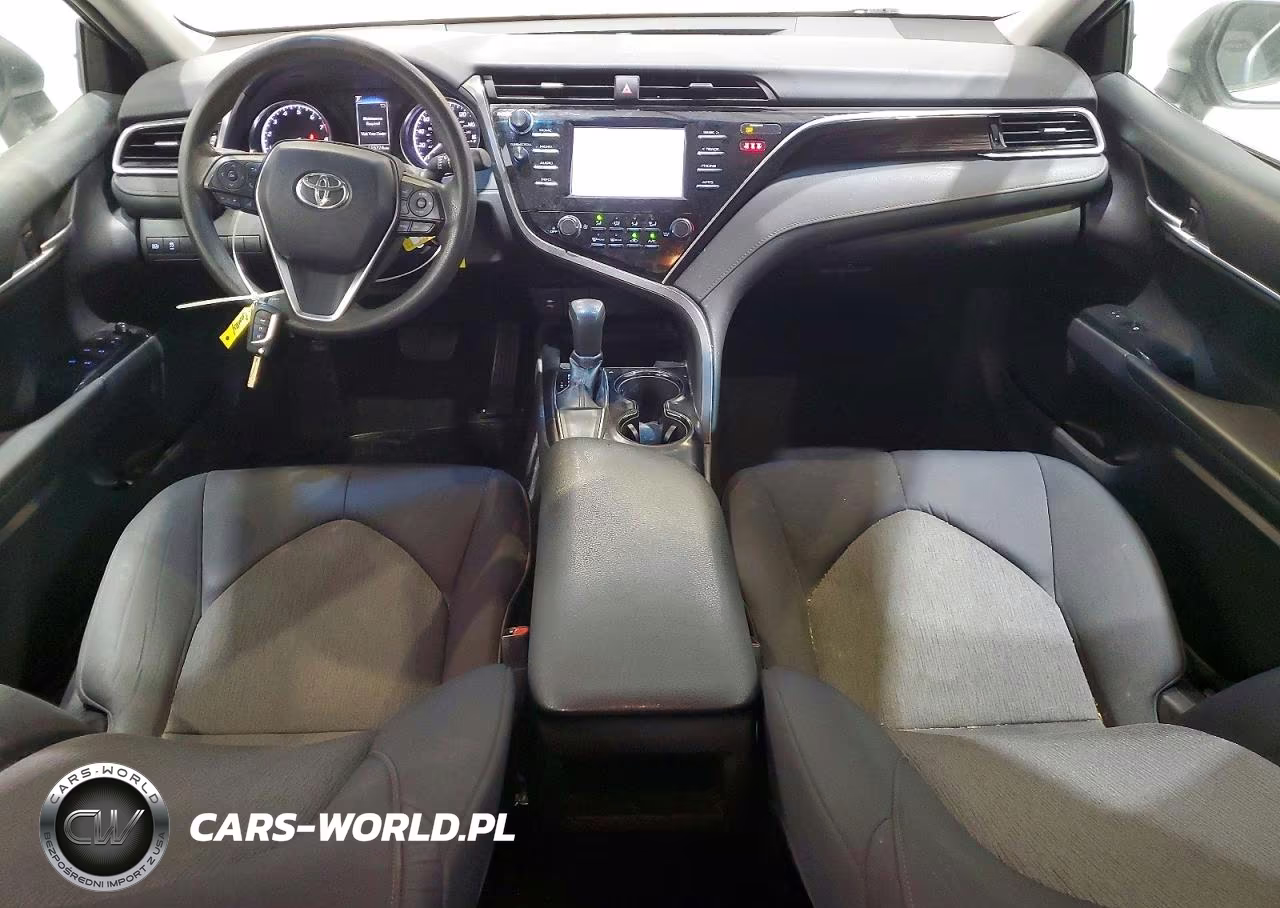 2018 Toyota Camry Le VIN:4T1B11HKXJU014107 - 8