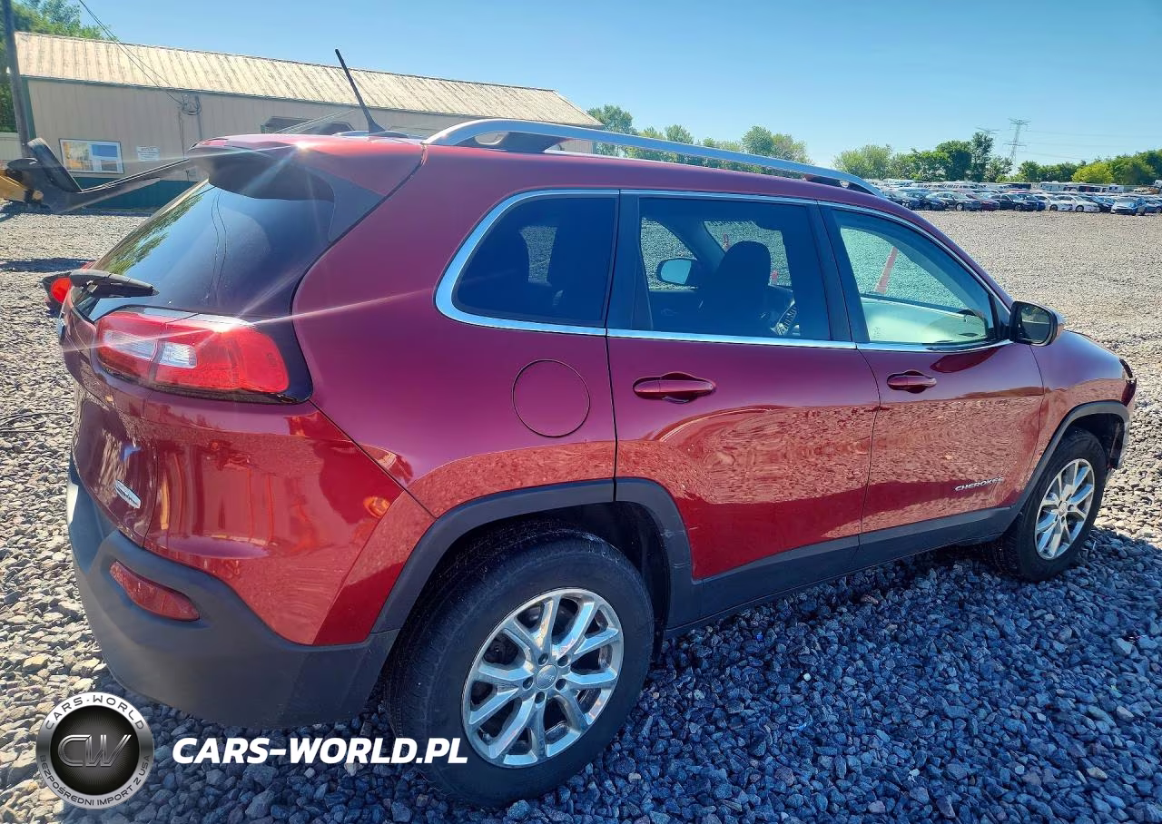 2015 Jeep Cherokee Latitude VIN:1C4PJMCB3FW746495 - 3