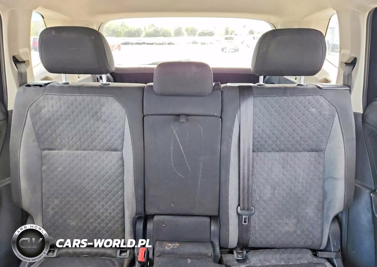 2018 Volkswagen Tiguan S VIN:3VV1B7AX1JM013861 - 10