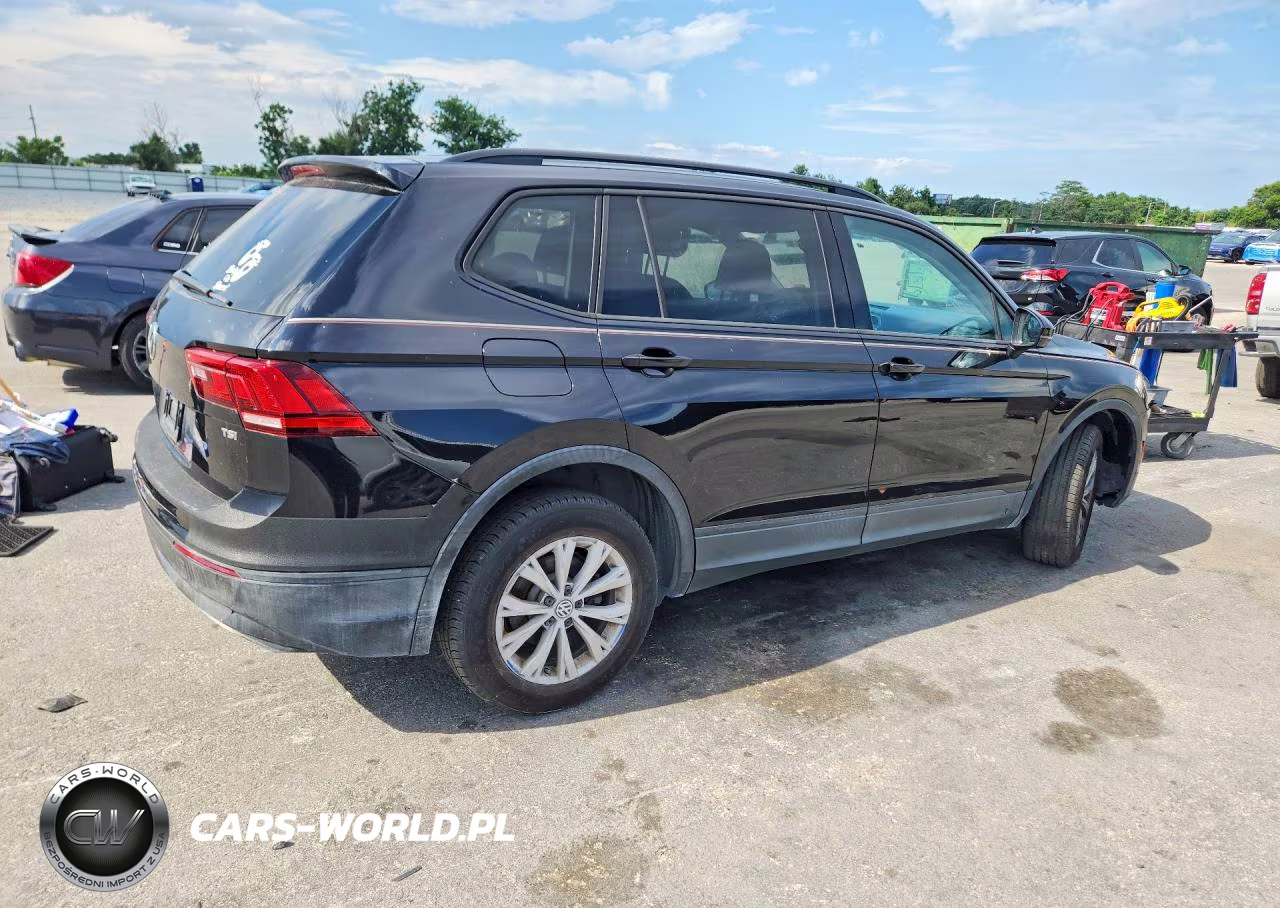 2018 Volkswagen Tiguan S VIN:3VV1B7AX1JM013861 - 3