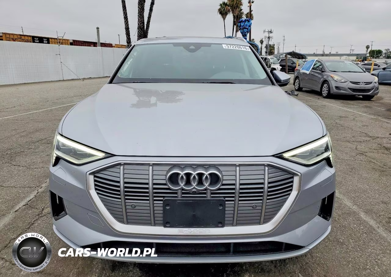 2022 Audi E-Tron Premium Plus VIN:WA1LAAGE2NB033069 - 5