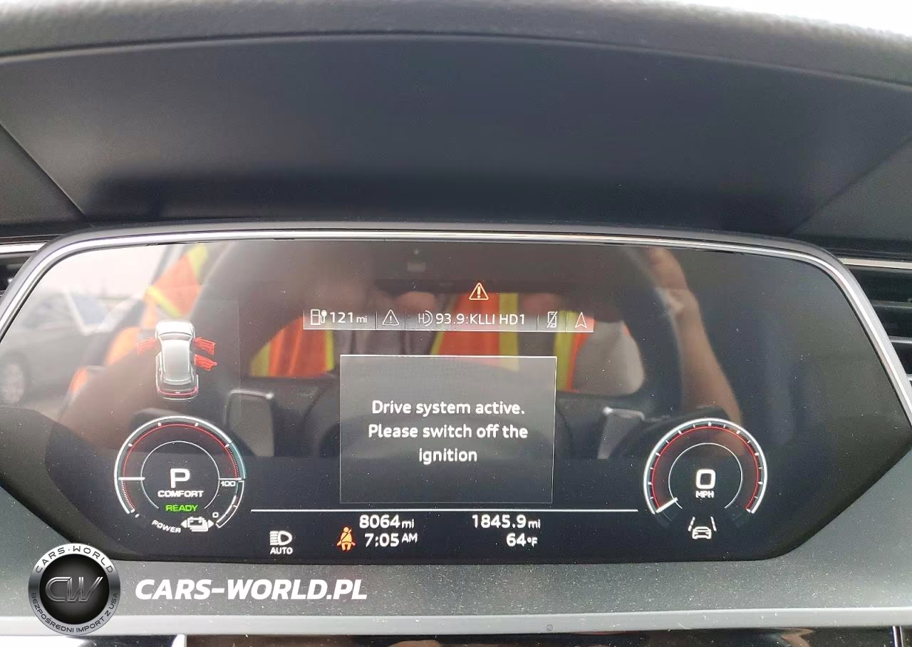 2022 Audi E-Tron Premium Plus VIN:WA1LAAGE2NB033069 - 9