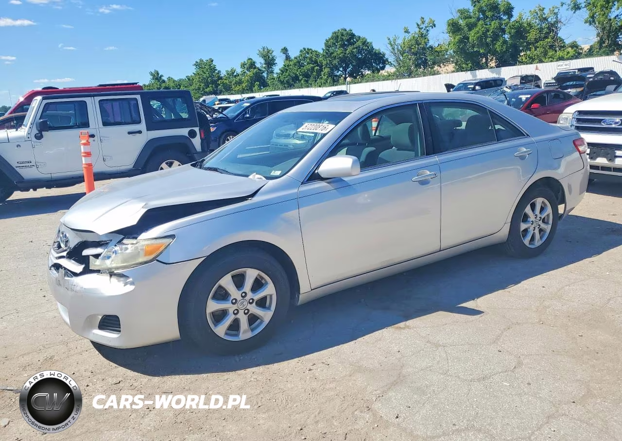 2011 Toyota Camry Le – zdjęcie 1 z 12