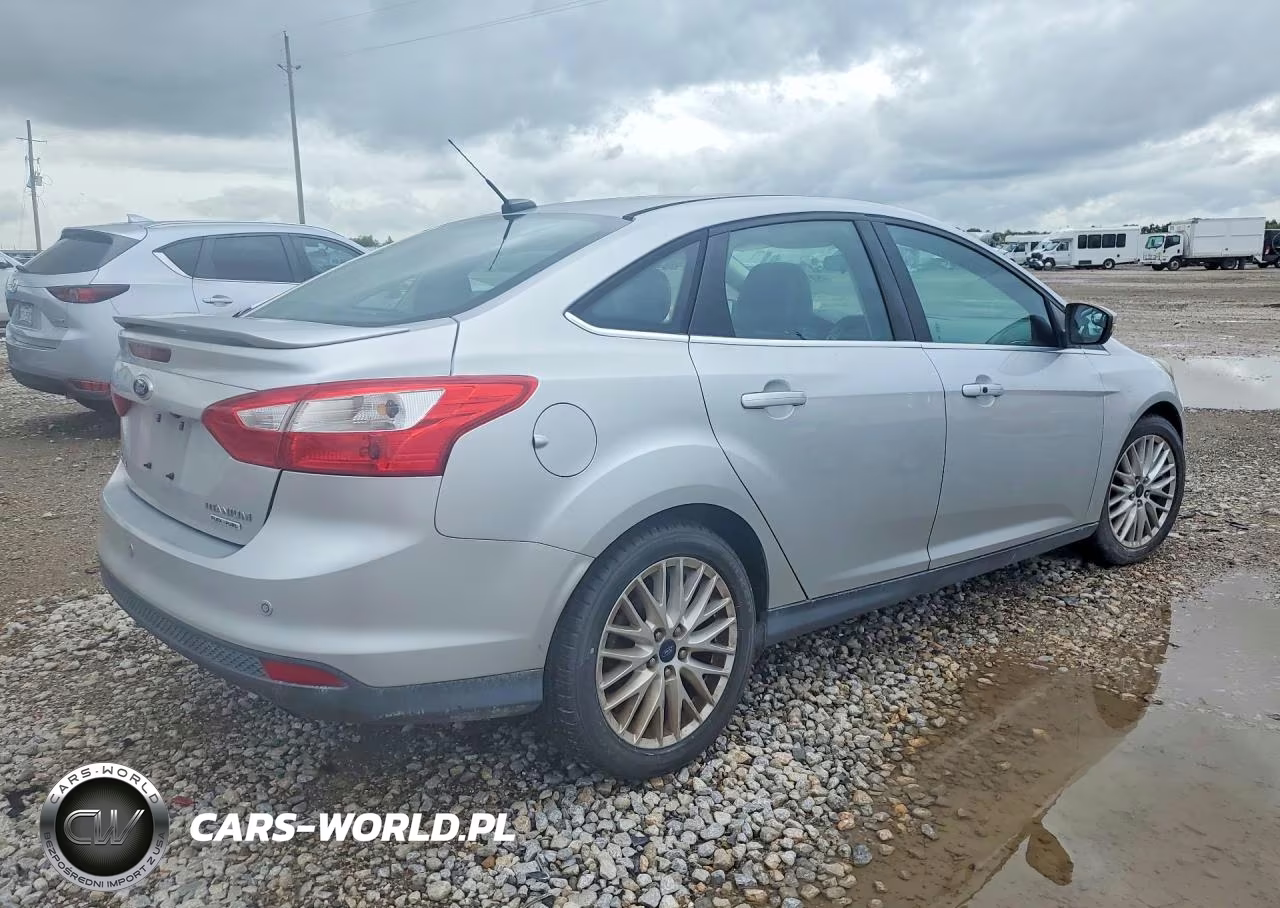 2013 Ford Focus Titanium VIN:1FADP3J20DL345814 - 3
