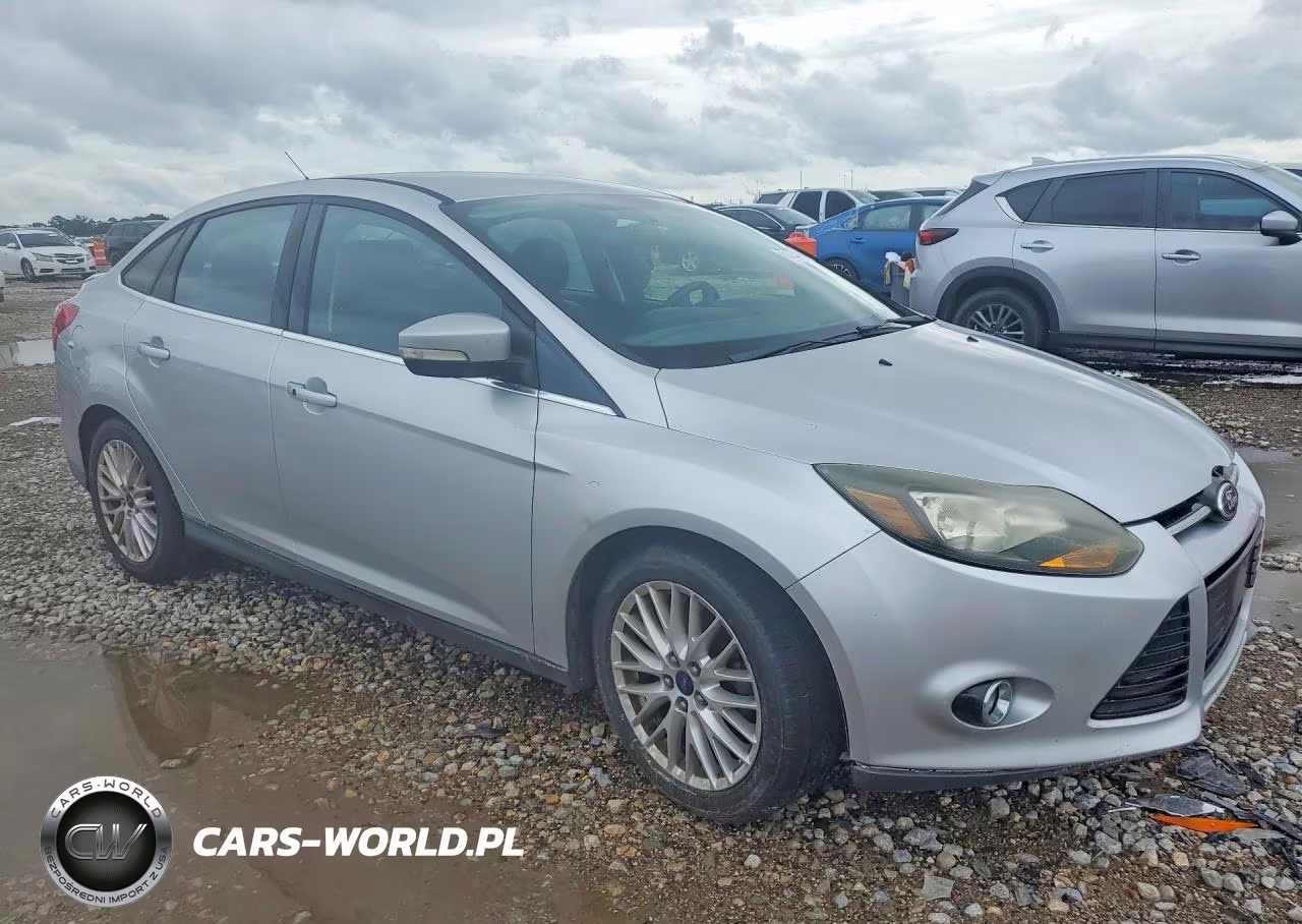 2013 Ford Focus Titanium VIN:1FADP3J20DL345814 - 4