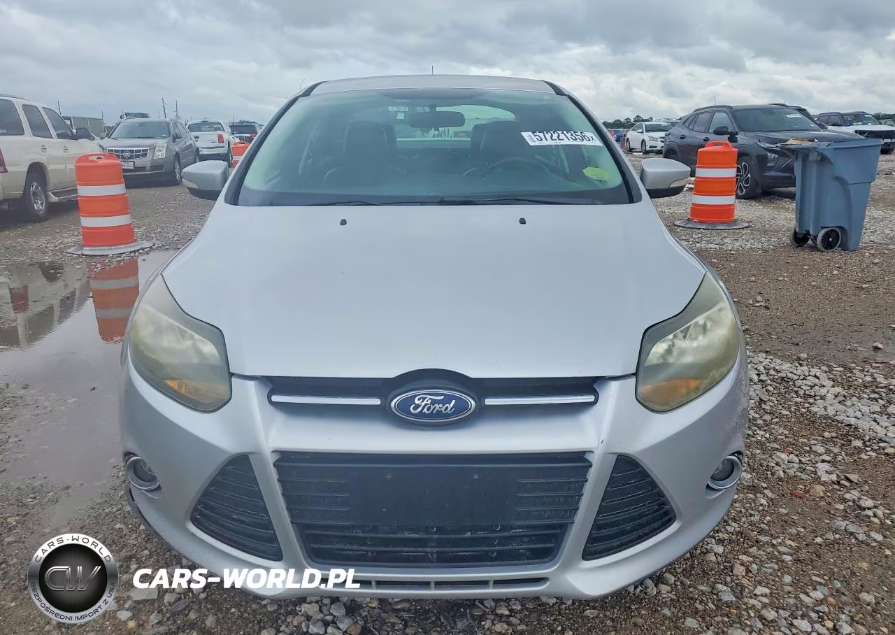 2013 Ford Focus Titanium VIN:1FADP3J20DL345814 - 5