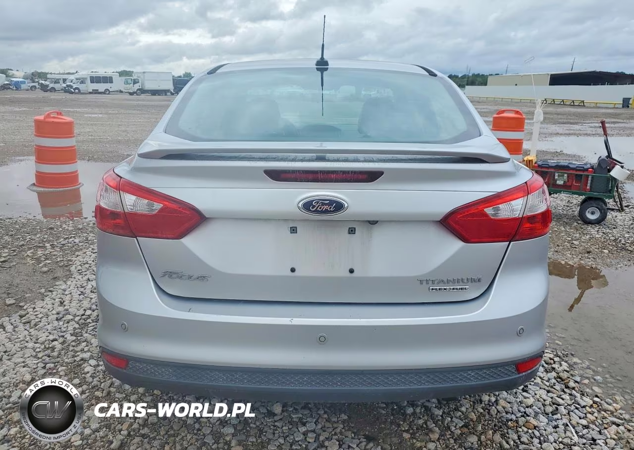 2013 Ford Focus Titanium VIN:1FADP3J20DL345814 - 6