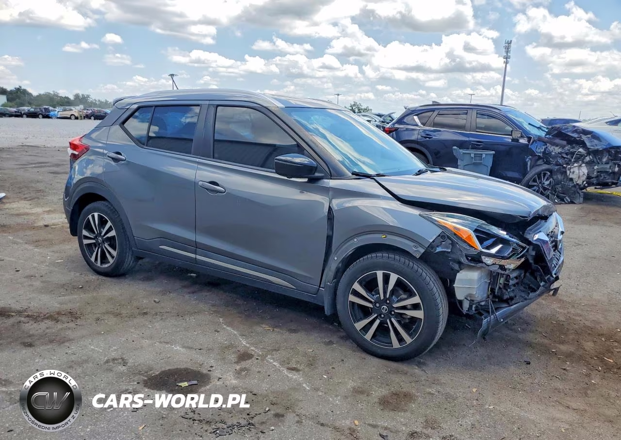 2018 Nissan Kicks Sr VIN:3N1CP5CU5JL501896 - 4