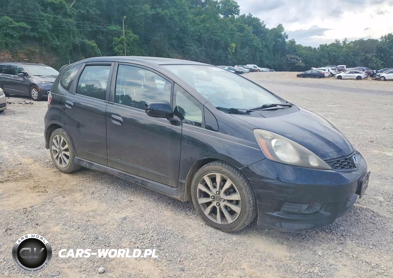 2013 Honda Fit Sport VIN:JHMGE8H6XDC038328 - 4