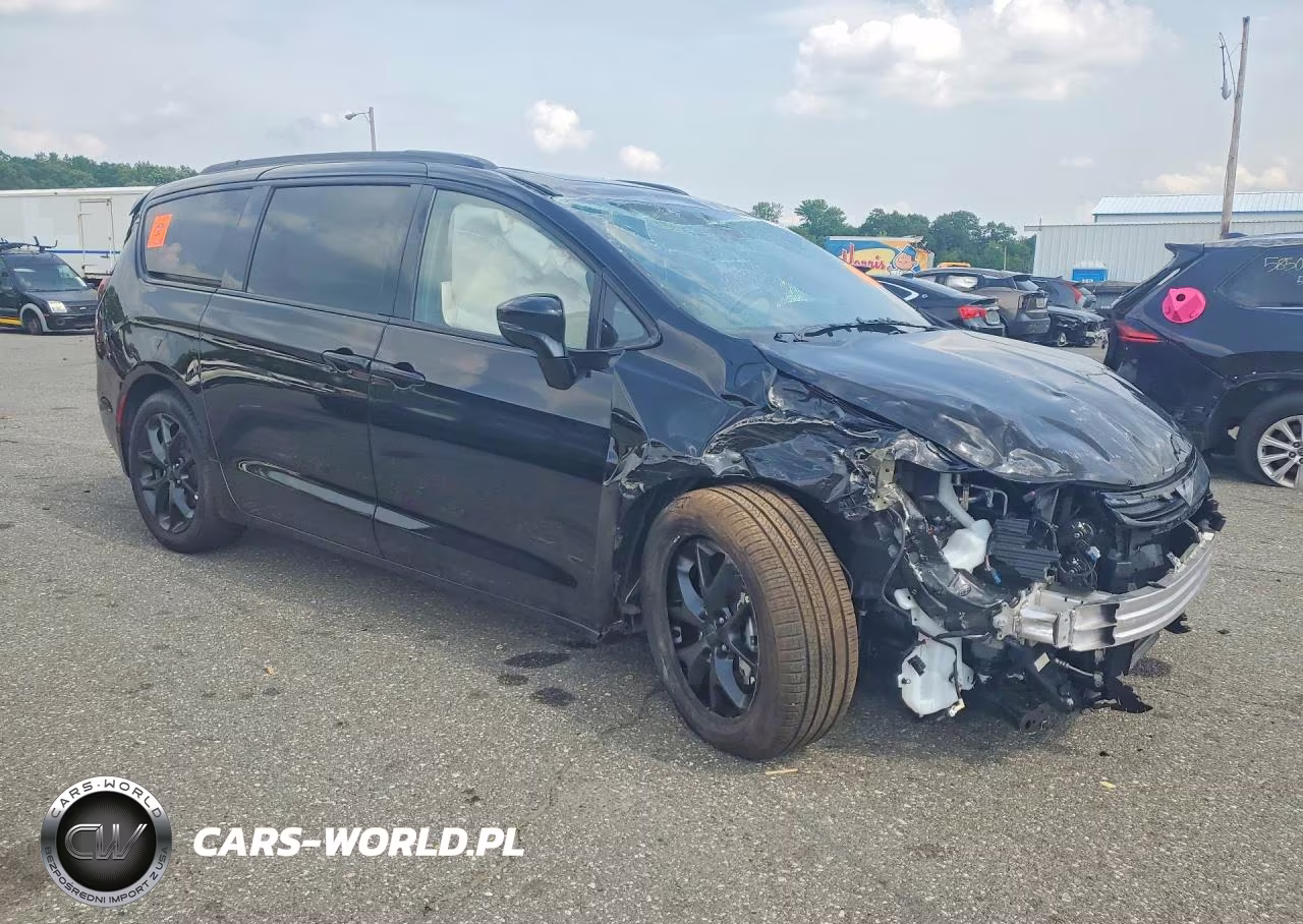 2027 Chrysler Pacifica Limited VIN:2C4RC1GG6VR552901 - 4