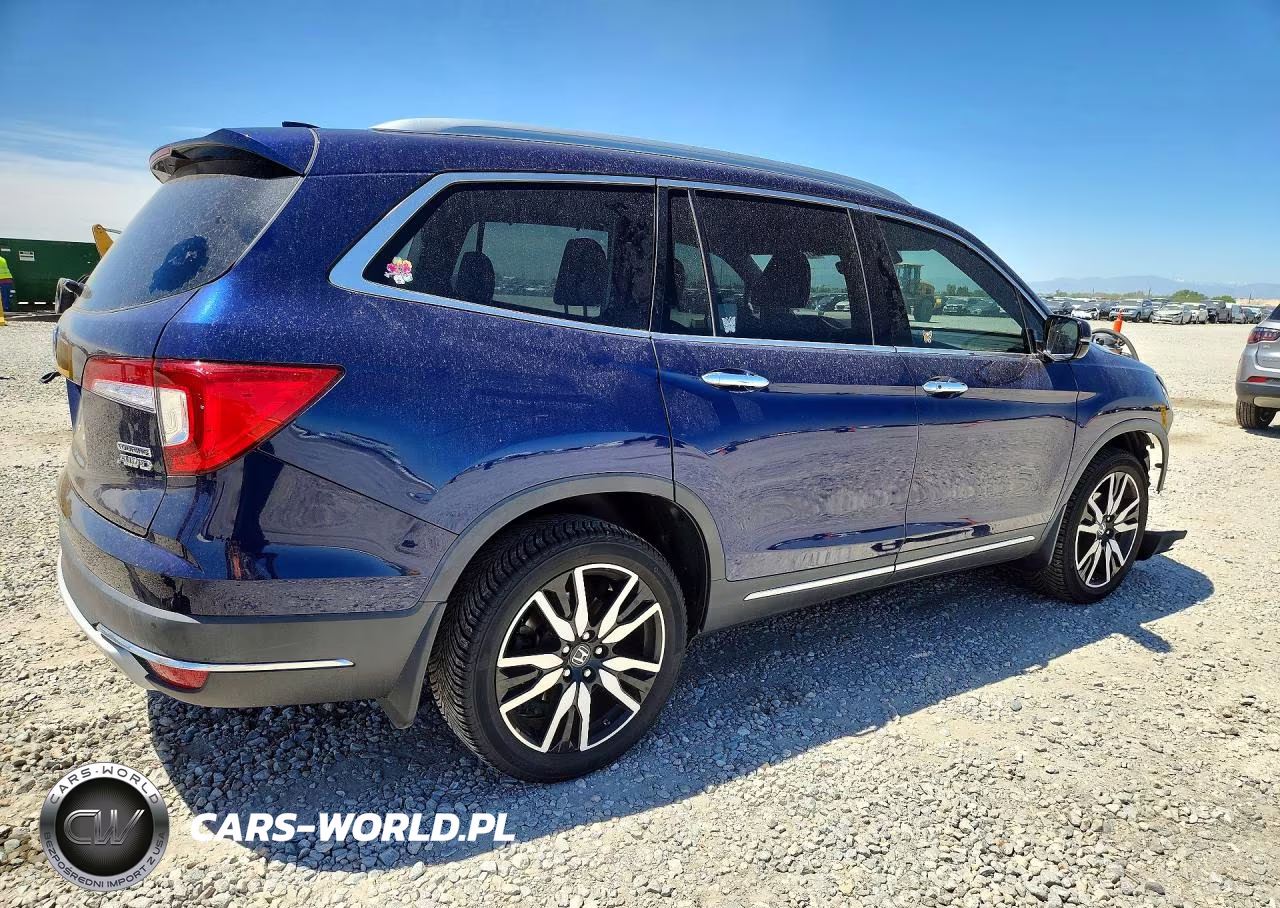 2019 Honda Pilot Touring VIN:5FNYF6H68KB010163 - 3