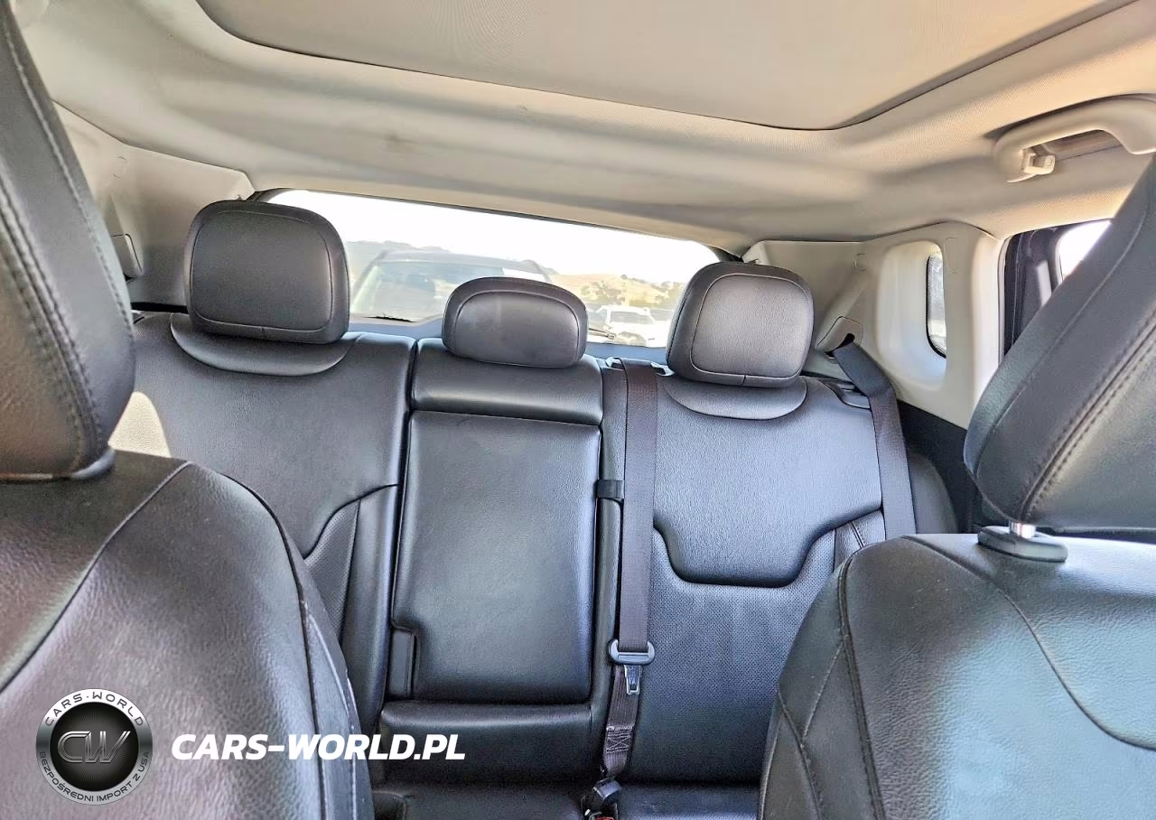 2022 Jeep Compass Latitude Lux VIN:3C4NJDFBXNT128419 - 10