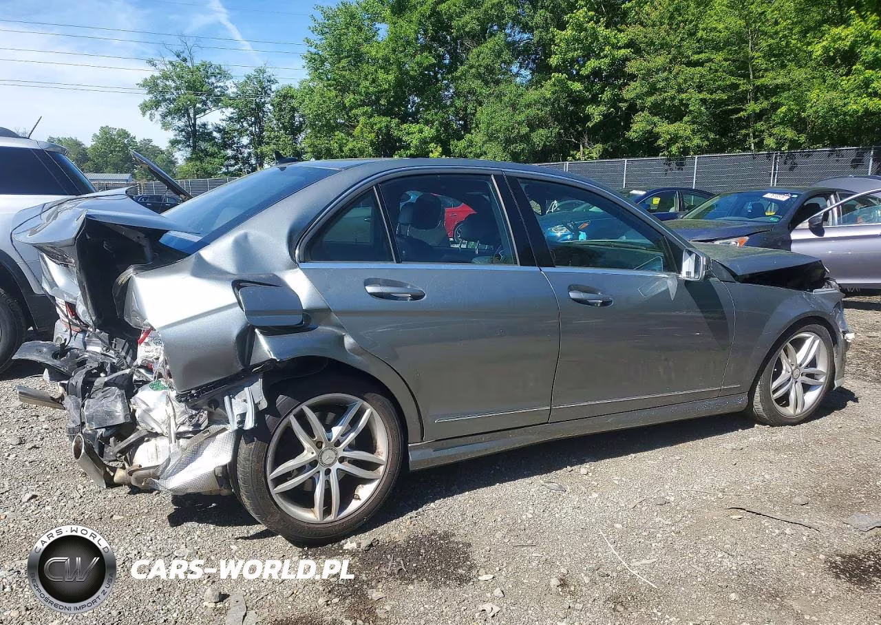 2012 Mercedes-Benz C 300 4Matic VIN:WDDGF8BB7CR204164 - 3