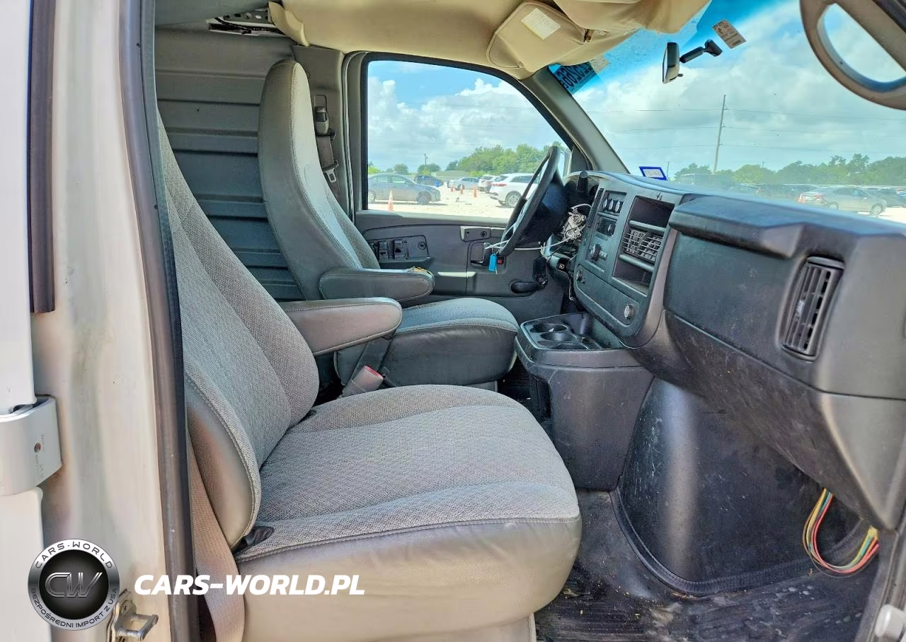 2011 Chevrolet Express 2500 Cargo Delivery Van VIN:1GCWGGBA1B1144951 - 11